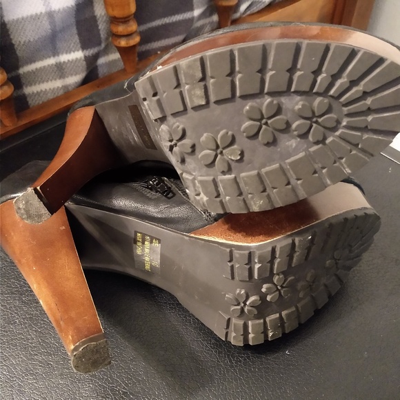 Heels - Picture 2 of 3